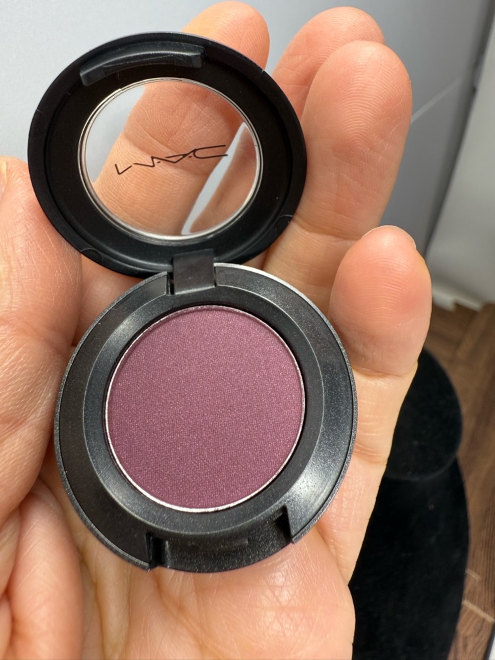 palace pedigreed Veluxe Pearl Eyeshadow - mac cosmetics
